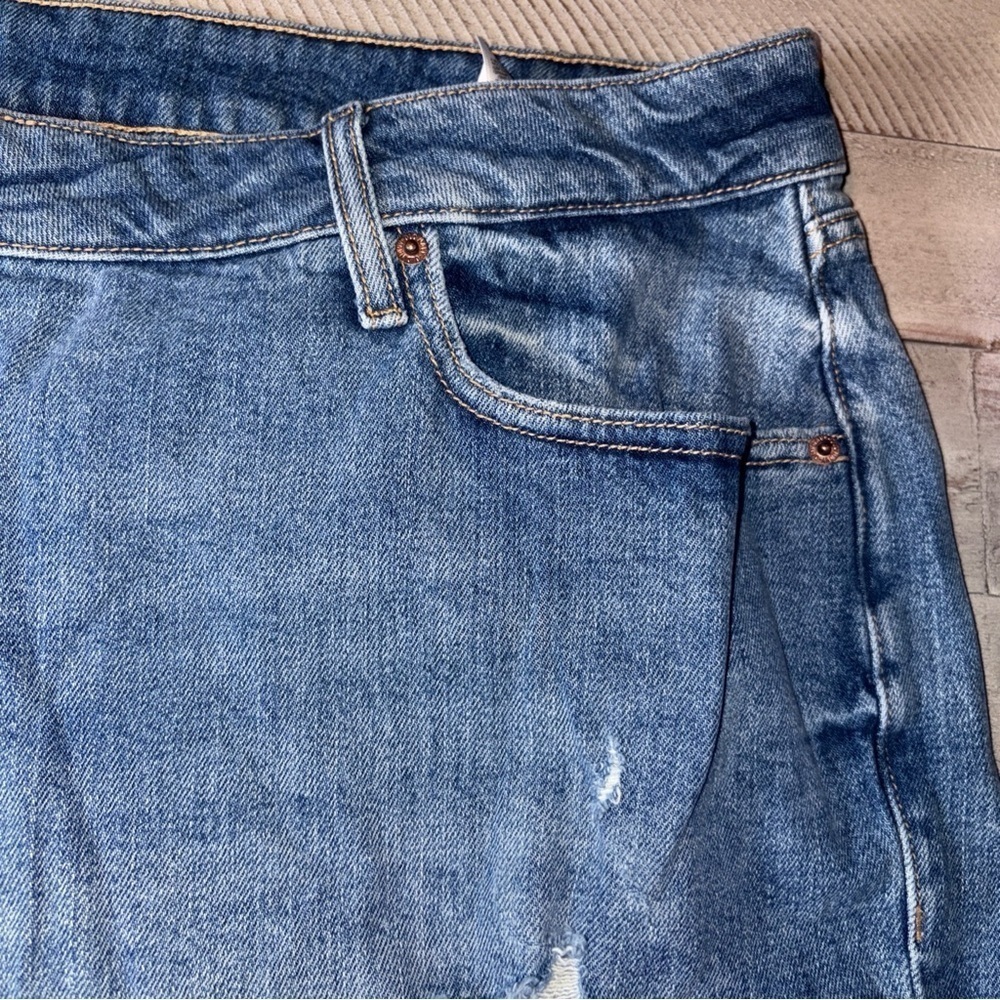 Old Navy Women's Size 26 Denim Shorts O.G. Straight Blue Regular Distressed - Picture 12 of 16
